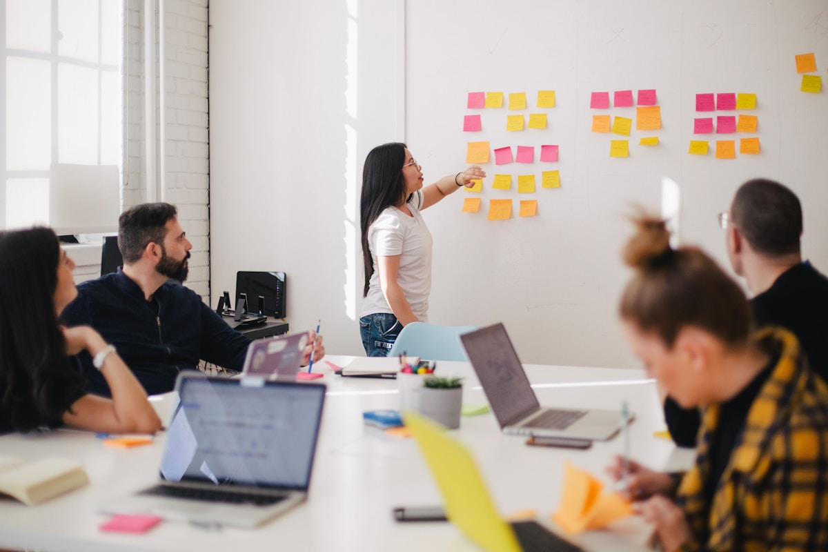 Planificación en pizarra con el equipo